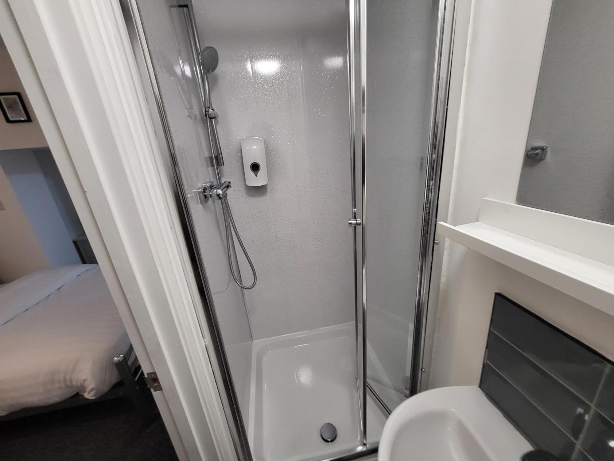 Comfortable - Alfreton Guest house